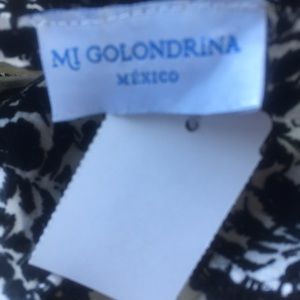 Mi Golondrina embroidered blouse size Medium